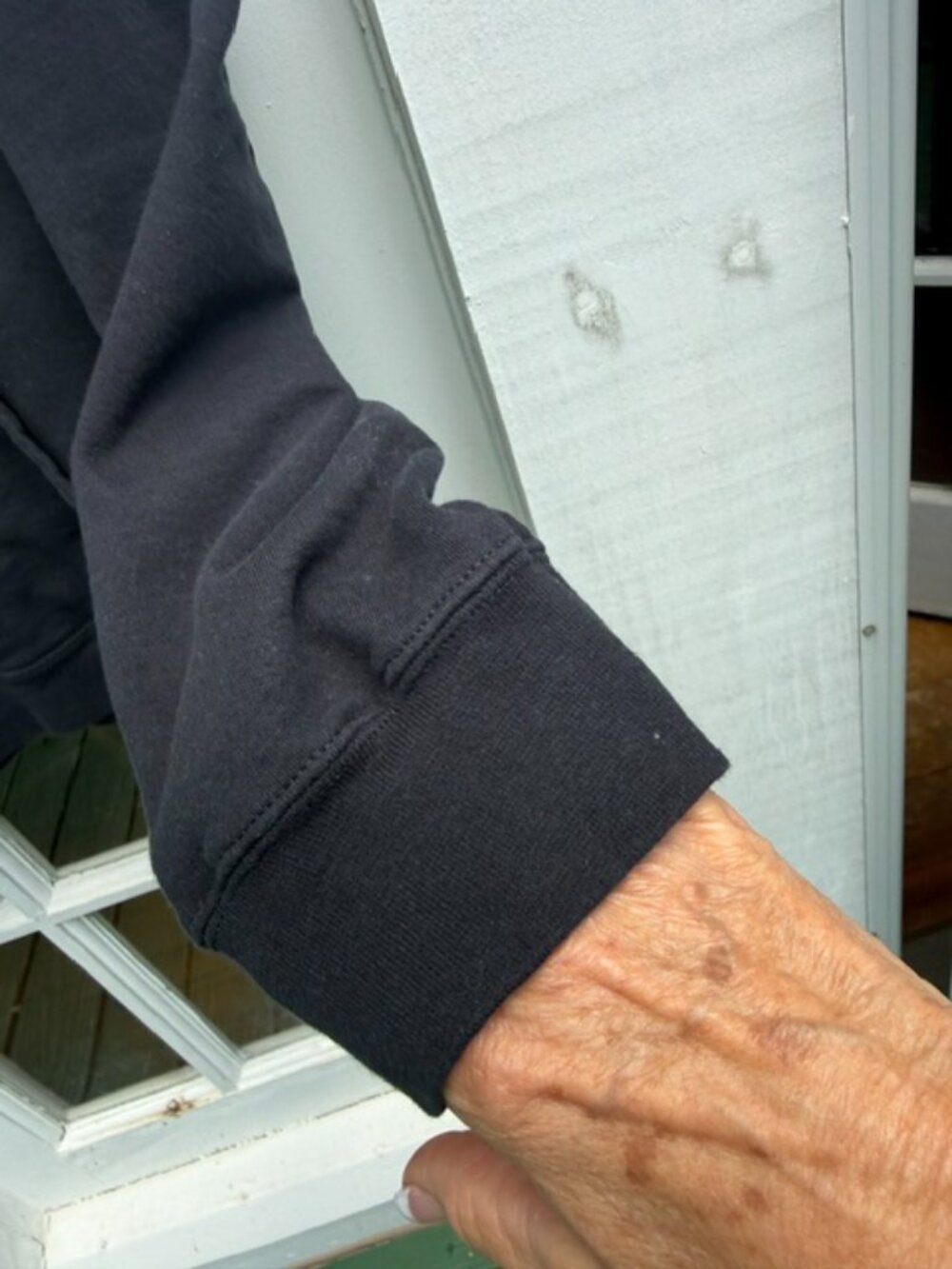 Port Company New York Skyline Black Sweatshirt 2XL with V-cut neckline & Pocket - Picture 5 of 7